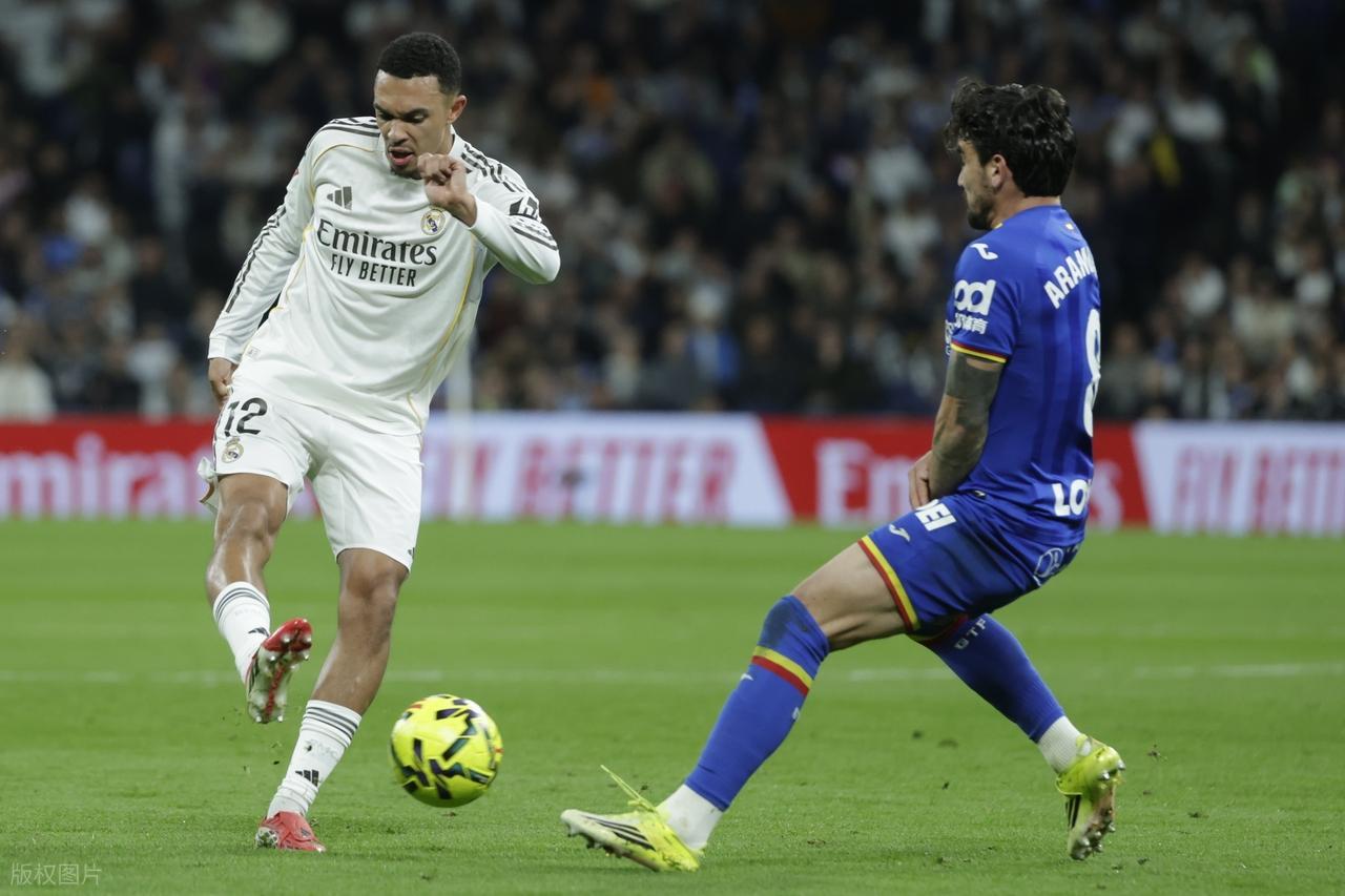 世界杯抽签原则-0-1！10人皇马惨遭两连败，被巴萨甩开4分，新星追骂主裁被直红